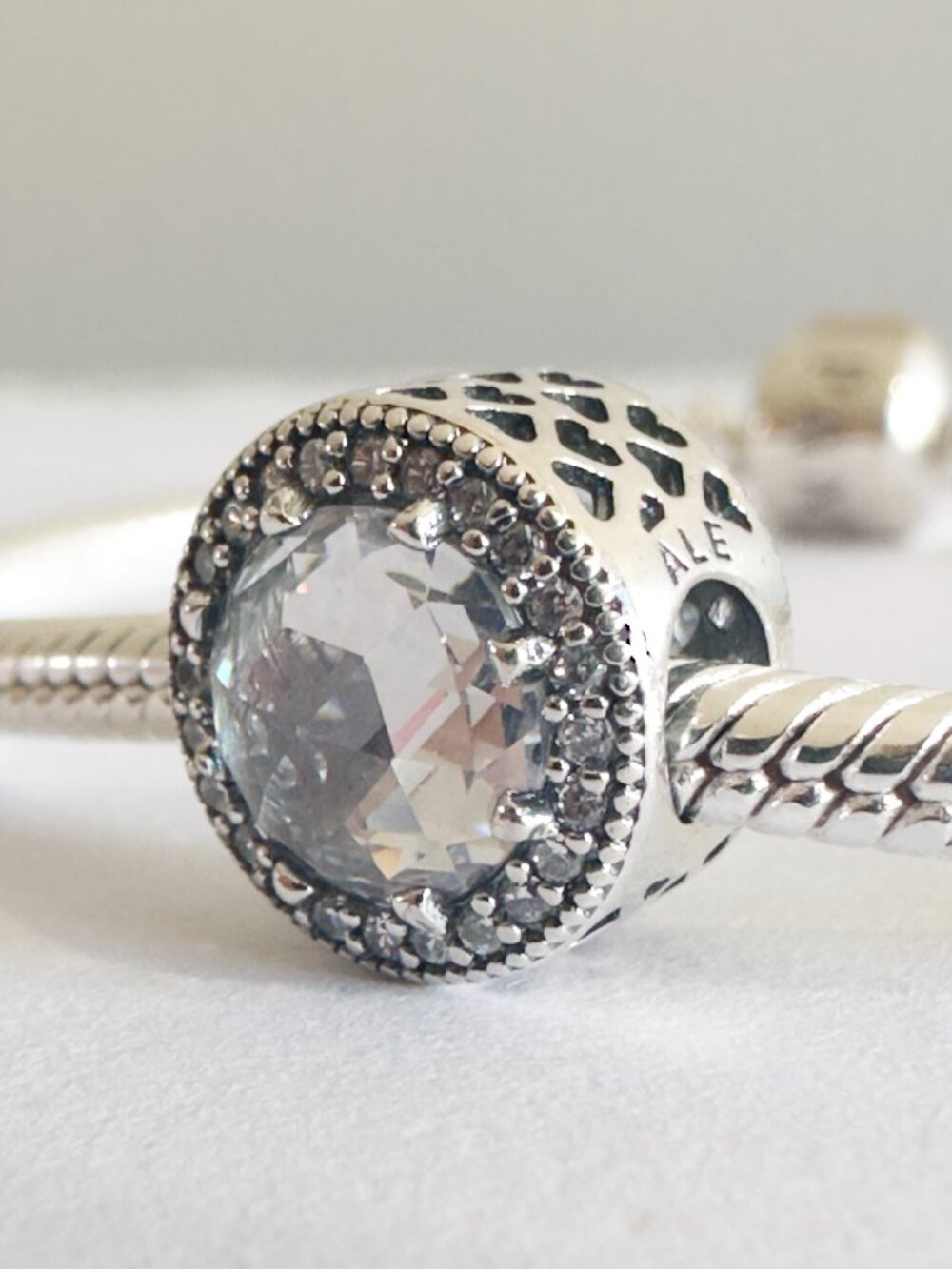Authentic PANDORA Radiant Hearts Charm CLEAR 925 Ale Silver